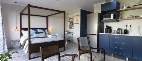 1 bedroom, desk, free WiFi, bed sheets