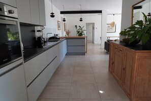 Oven, stovetop, dishwasher