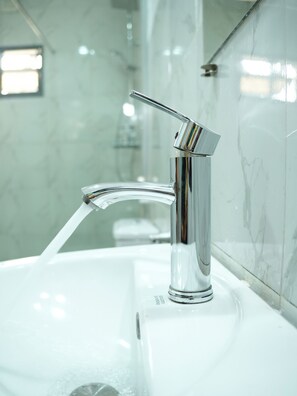 เอ็กเซกคิวทีฟอพาร์ทเมนท์ | ห้องน้ำ