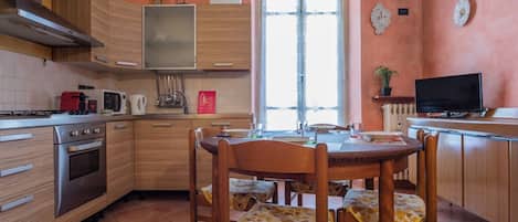 Appartamento | Cucina privata | Frigorifero, microonde, forno, piano cottura