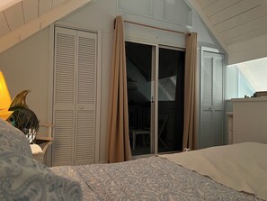 2 bedrooms, WiFi, bed sheets - Sealofts #18: Cozy 2-bed loft-style condo on the water with WiFi, pool and AC (Frigate Bay)