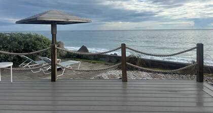 2-bed loft-style condo on the water, WiFi, pool, AC; walk to restaurants & beach