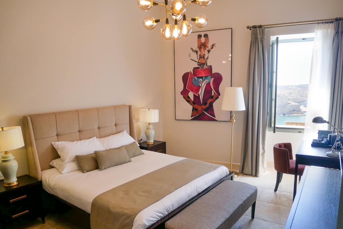 Deluxe Double Room, 1 Queen Bed | 1 bedroom, in-room safe, desk, free WiFi