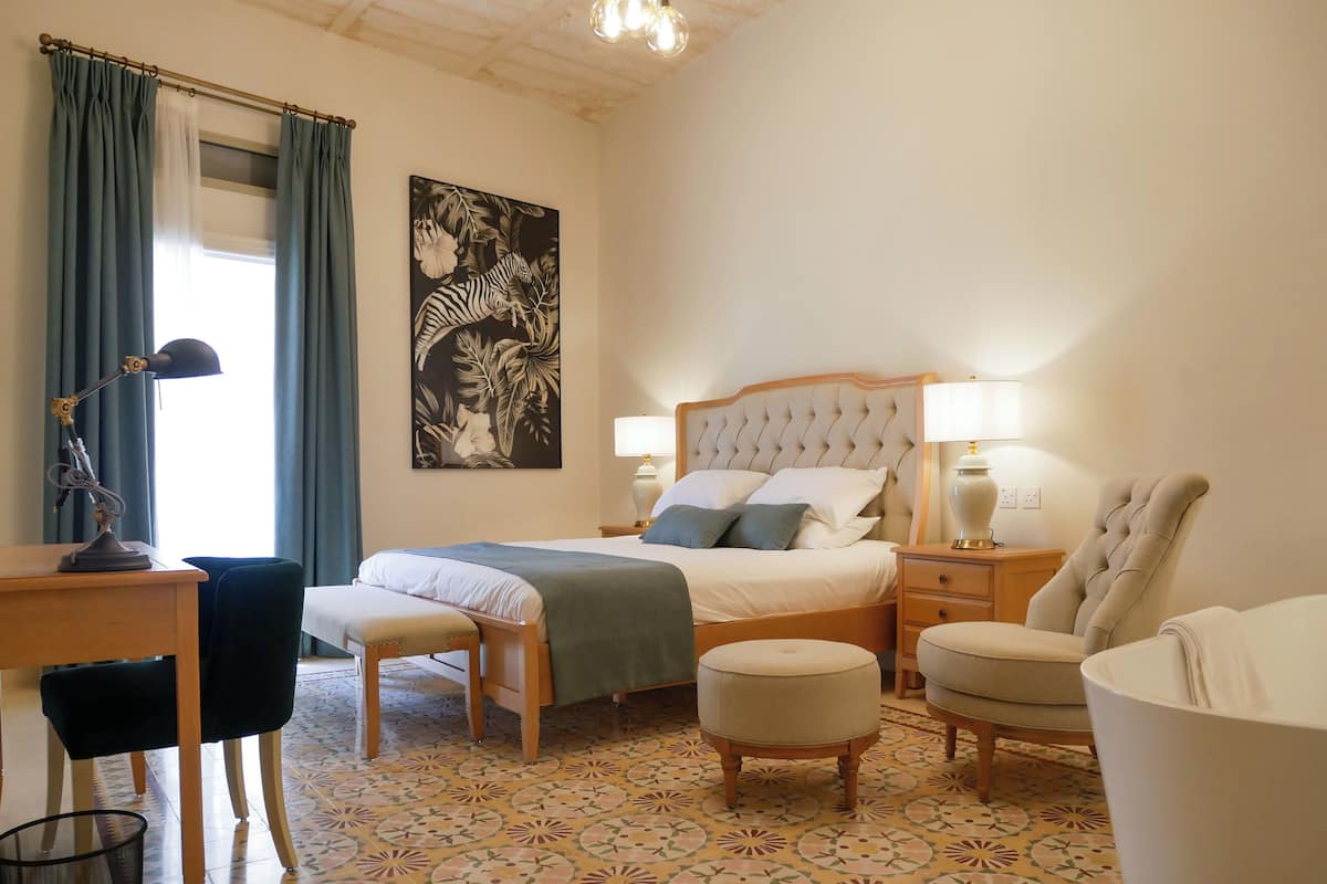 Superior Double Room, Balcony | 1 bedroom, in-room safe, desk, free WiFi
