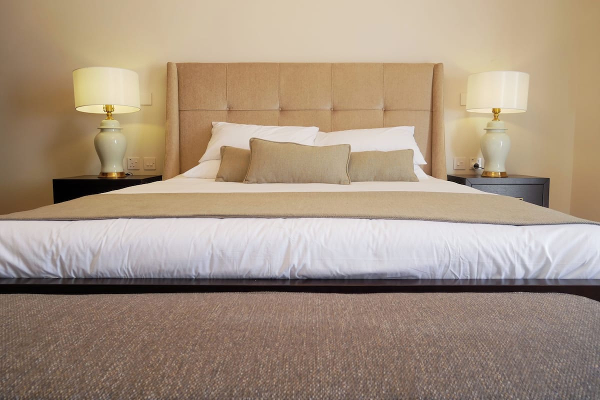 Coffres-forts dans les chambres, bureau, Wi-Fi gratuit, draps fournis