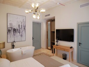 Habitación doble, balcón | Caja de seguridad en la habitación, escritorio y wifi gratis