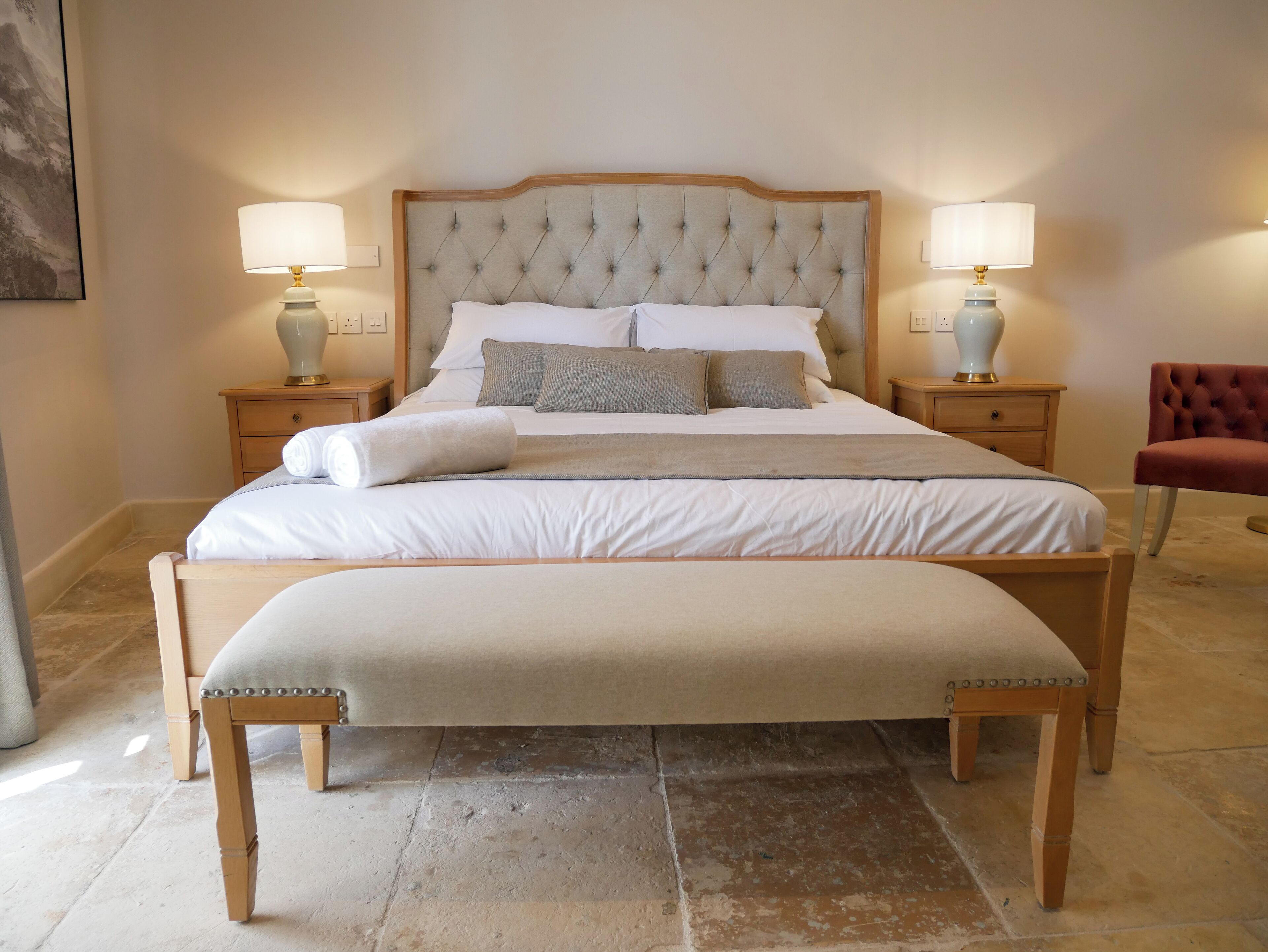 豪華雙人房, 1 間臥室, 陽台 | 客房內保險箱、書桌、免費無線上網、床單