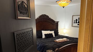 3 dormitorios, escritorio, tabla de planchar con plancha y cuna de viaje