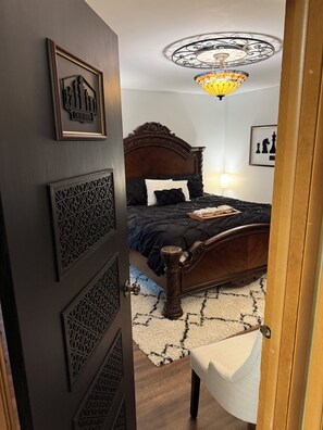 3 bedrooms, desk, iron/ironing board, travel crib - the HUB - Fun Board Game 1980s Vibe @ Letchworth - 8 mins SUNY Geneseo - 3BD 2BA (Mount Morris)