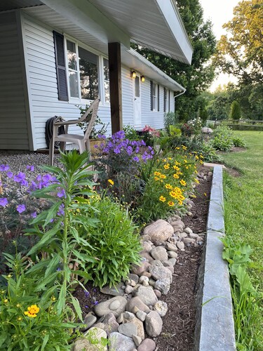 the HUB - Fun Board Game 1980s Vibe @ Letchworth - 8 mins SUNY Geneseo - 3BD 2BA