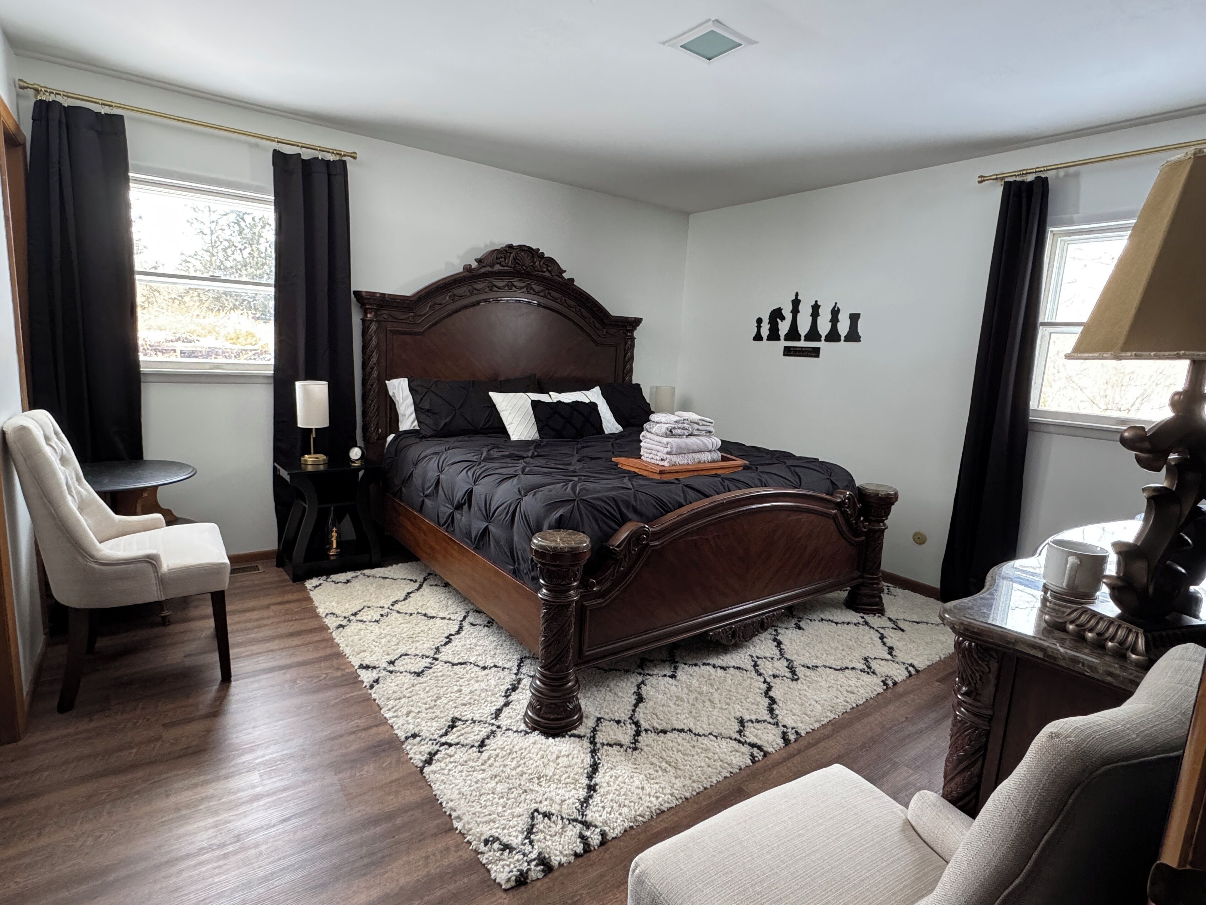 3 bedrooms, desk, iron/ironing board, travel cot