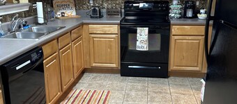 Auburn First Floor Condo. Walking Distance To Jordan Hare and Auburn Arena