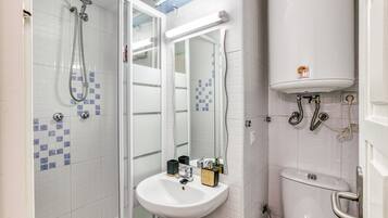 Een douche, handdoeken