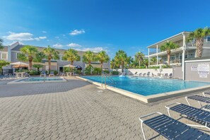 A heated pool - Salt Life * Steps from Sand (Destin)