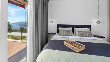 3 bedrooms, iron/ironing board, travel crib, free WiFi