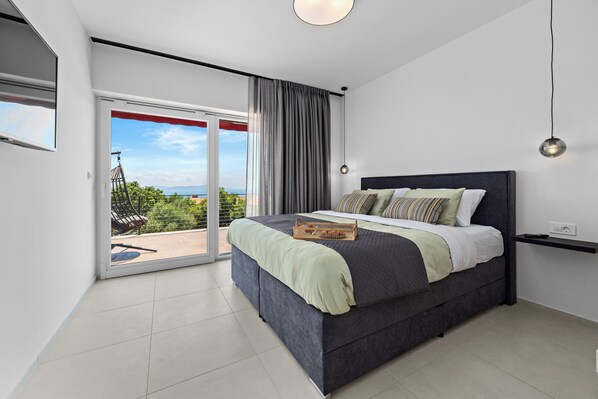 3 bedrooms, iron/ironing board, travel crib, free WiFi - Apartment Klara - beautiful pool apartment for 7 people (Rabac)