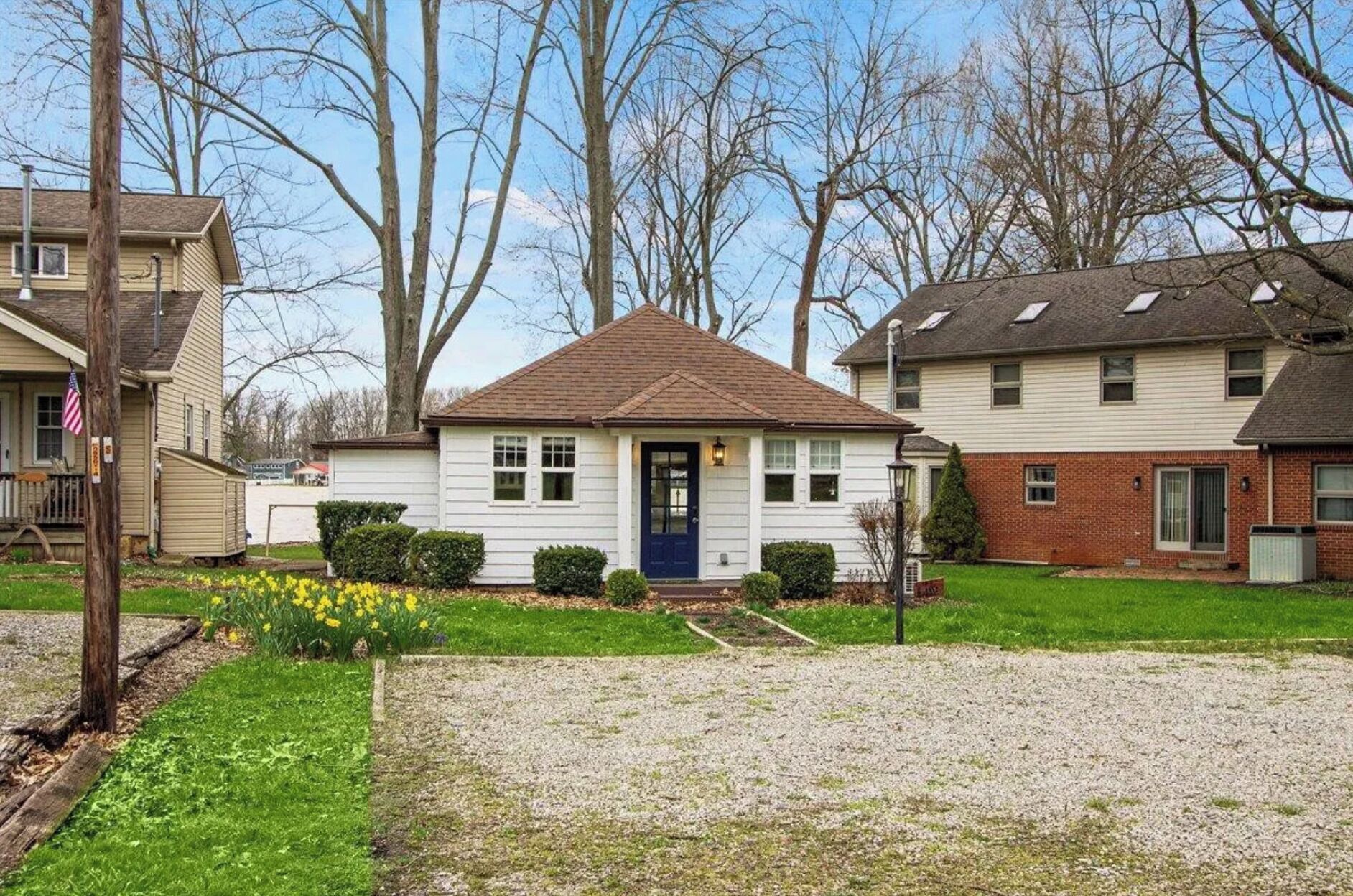Life is Easy on Lake Beeze-y!  Charming 2-Bedroom Cottage on Indian Lake