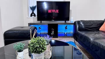 Apartment, Garden View | Living area | Flat-screen TV