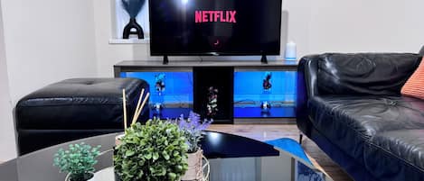Appartement, vue sur le jardin | Aire de séjour | Téléviseur à écran plat