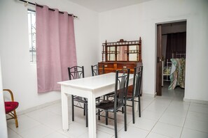House | Dining - Coastal Haven Mahebourg (Mahebourg)