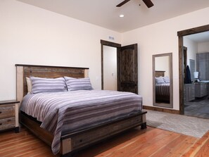 4 quartos, escrivaninha, Wi-Fi de cortesia, roupa de cama