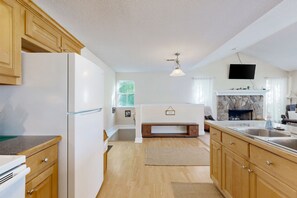 Geladeira, micro-ondas, fogão, cooktop