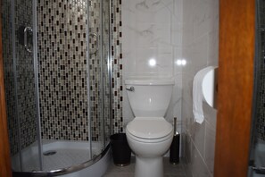Studio Apartment at the Heart of Promised Land | Bathroom | Towels -  PL Motel (Greentown)