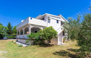 Exterior - Beautiful apartment in Pinezici (Pinezici)