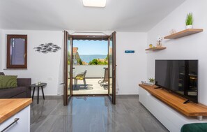 Smart TV - Beautiful apartment in Pinezici (Pinezici)
