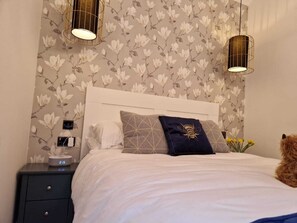 1 bedroom, iron/ironing board, free WiFi, bed sheets - Cozy Cottage Retreat in West Linton (West Linton)