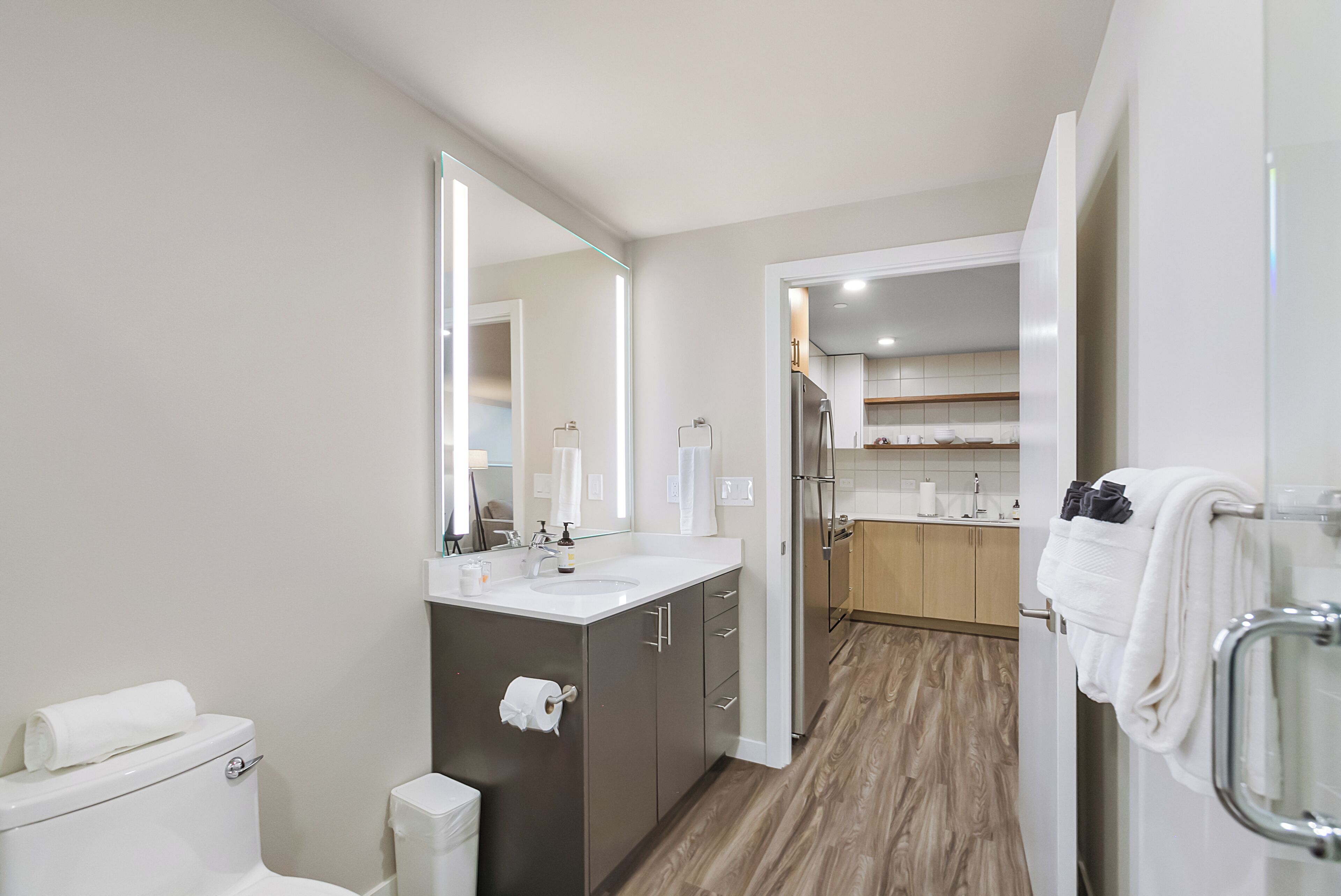 经典公寓 | 浴室 | 淋浴设施、毛巾