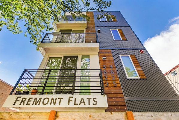 Vista frontal de la propiedad