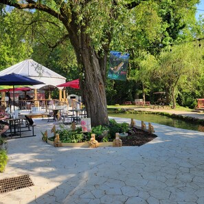Outdoor dining