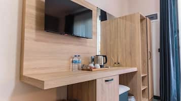 Standard Double Room, Non Smoking, Pool View | Interior