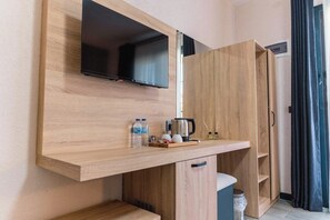 Standard Double Room, Non Smoking, Pool View | Interior