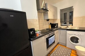 Private kitchen - Flat on a Market street, Harrow, near the station (Harrow)