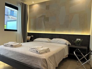 Luxury Room, 1 Queen Bed, Private Bathroom, Ground Floor