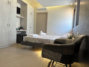 Family Room, 1 Queen Bed with Sofa bed, Private Bathroom, Ground Floor | 1 bedroom, desk, free WiFi - Marilu Vacanze (Bari)