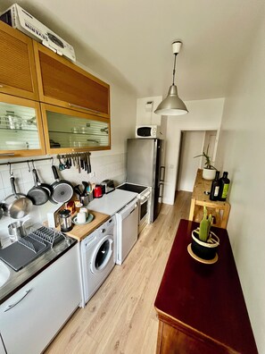 Geschirrspüler, Mixer, Kochgeschirr/Geschirr/Besteck