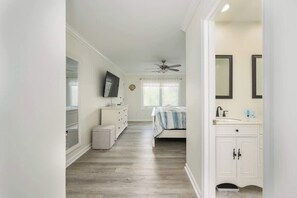 2 chambres, fer et planche à repasser, Wi-Fi gratuit, draps fournis