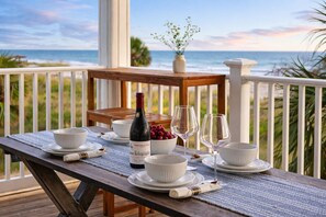Outdoor dining - Oceanfront | Quiet Beach | 2 Balconies | Arcades | Kayaks (Port St. Joe)