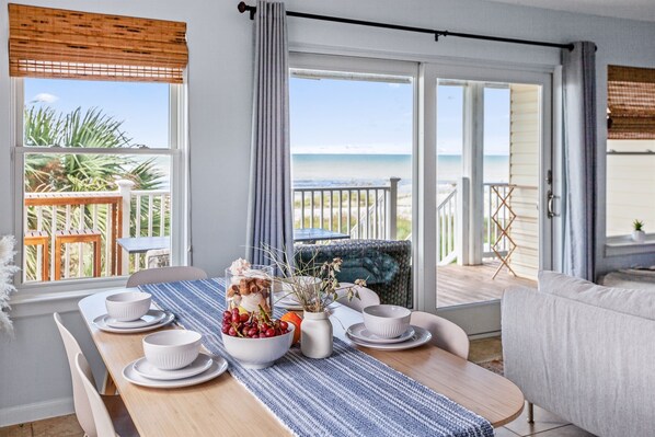 Dining - Oceanfront | Quiet Beach | 2 Balconies | Arcades | Kayaks (Port St. Joe)