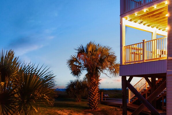 Property grounds - Oceanfront | Quiet Beach | 2 Balconies | Arcades | Kayaks (Port St. Joe)