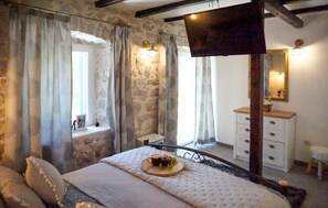 3 bedrooms, free WiFi, bed sheets - Stunning home in Biorine with WiFi (Biorine)