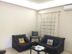 Living area - Εξοχική μεζονέτα με πισίνα,απόσταση7χλμ από το αεροδρόμιο, 550μ από τη  θάλασσα (Kokkini Hani)