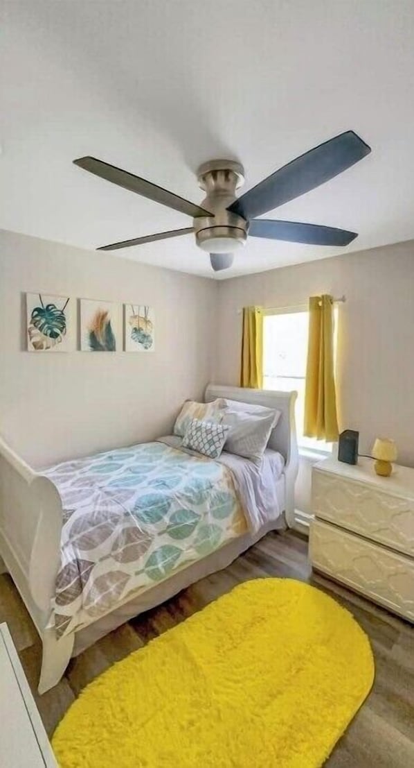 3 bedrooms, iron/ironing board, free WiFi, bed sheets - Great Vacation Escape (Savannah)