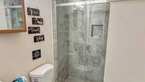 Bathroom - Great Vacation Escape (Savannah)