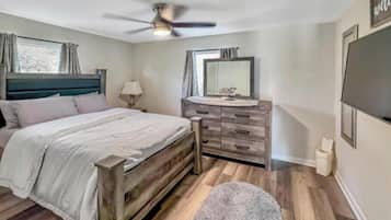 3 bedrooms, iron/ironing board, free WiFi, bed sheets