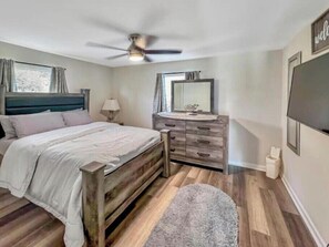 3 bedrooms, iron/ironing board, free WiFi, bed sheets