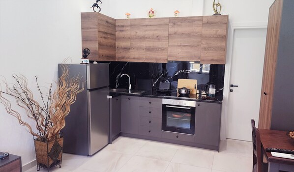 Fridge, microwave, oven, stovetop